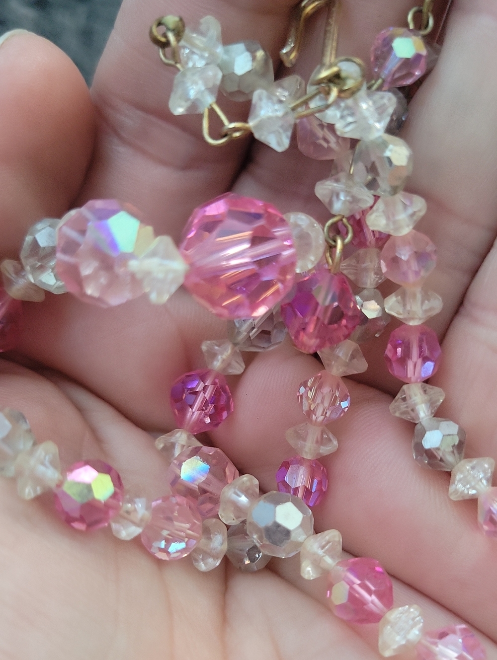 Vtg. Aurora Borealis Pink And White Single Strand Chooker With Gold Tone Clasp - Picture 3 of 5